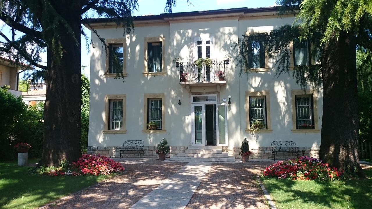 B&B Villa Dei Pini Domegliara Exterior photo